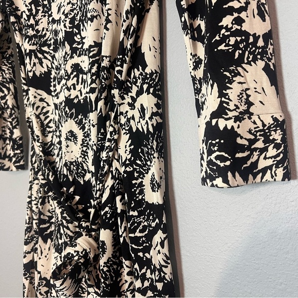 Diane vonFurstenberg Vintage DVF Wrap Dress Silk Floral Black Cream Size 8 - Picture 9 of 10